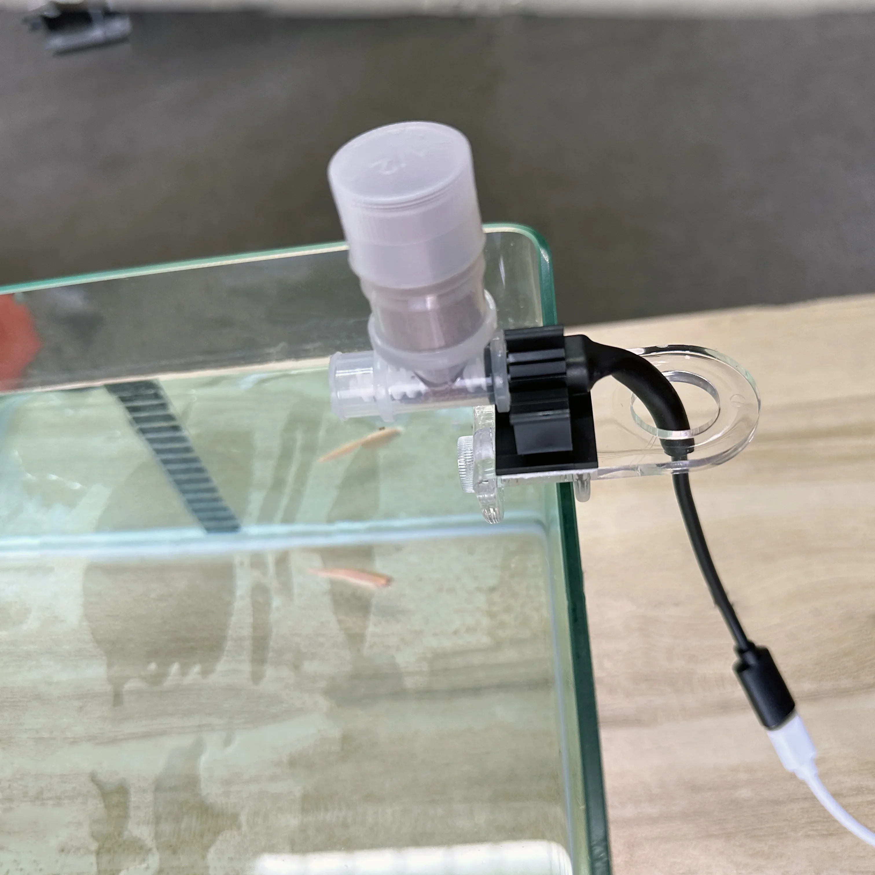 Najlepszy automatyczny podajni – Aquarium Fish Auto Feeder recenzja i cena